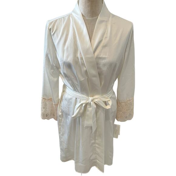 Flora Nikarooz Kit White Lace Trim Wrap Robe - Picture 2 of 9